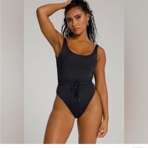 GOOD AMERICAN WAIST FRAMER ONE-PIECE SIZE L